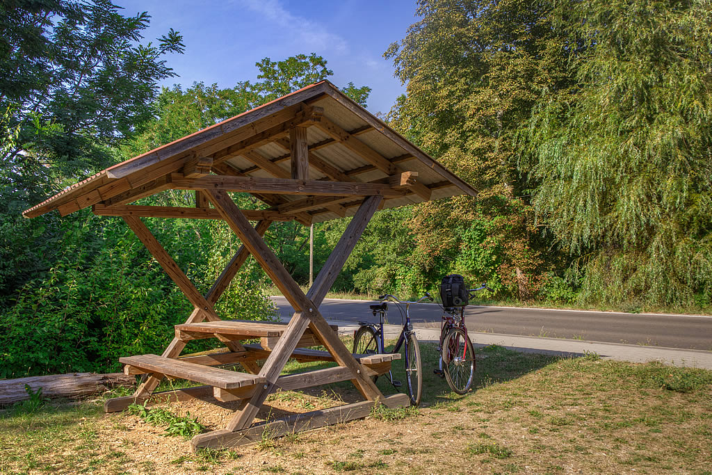 Rastplatz in Ahlimbsmühle an der Straße (Foto: templiner.de)