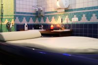 Hamam Liege und Waschbecken