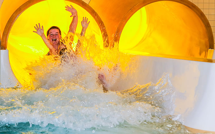 Rutschen-Spaß in der NaturThermeTemplin